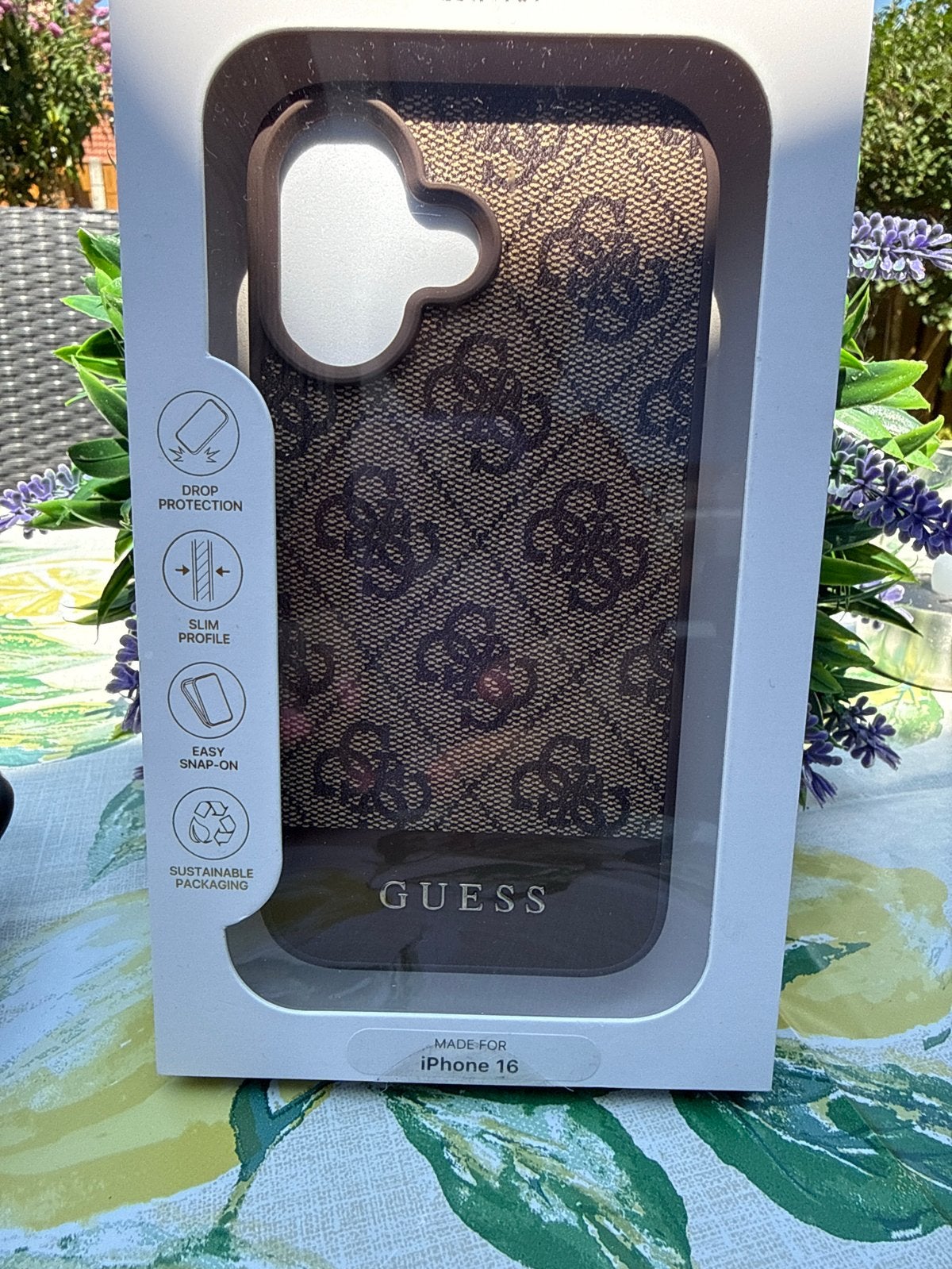 Guess iPhone 16 Hoesje - Bruin met logo print, Kunststof, IPhone 16, Bruin, Nieuw