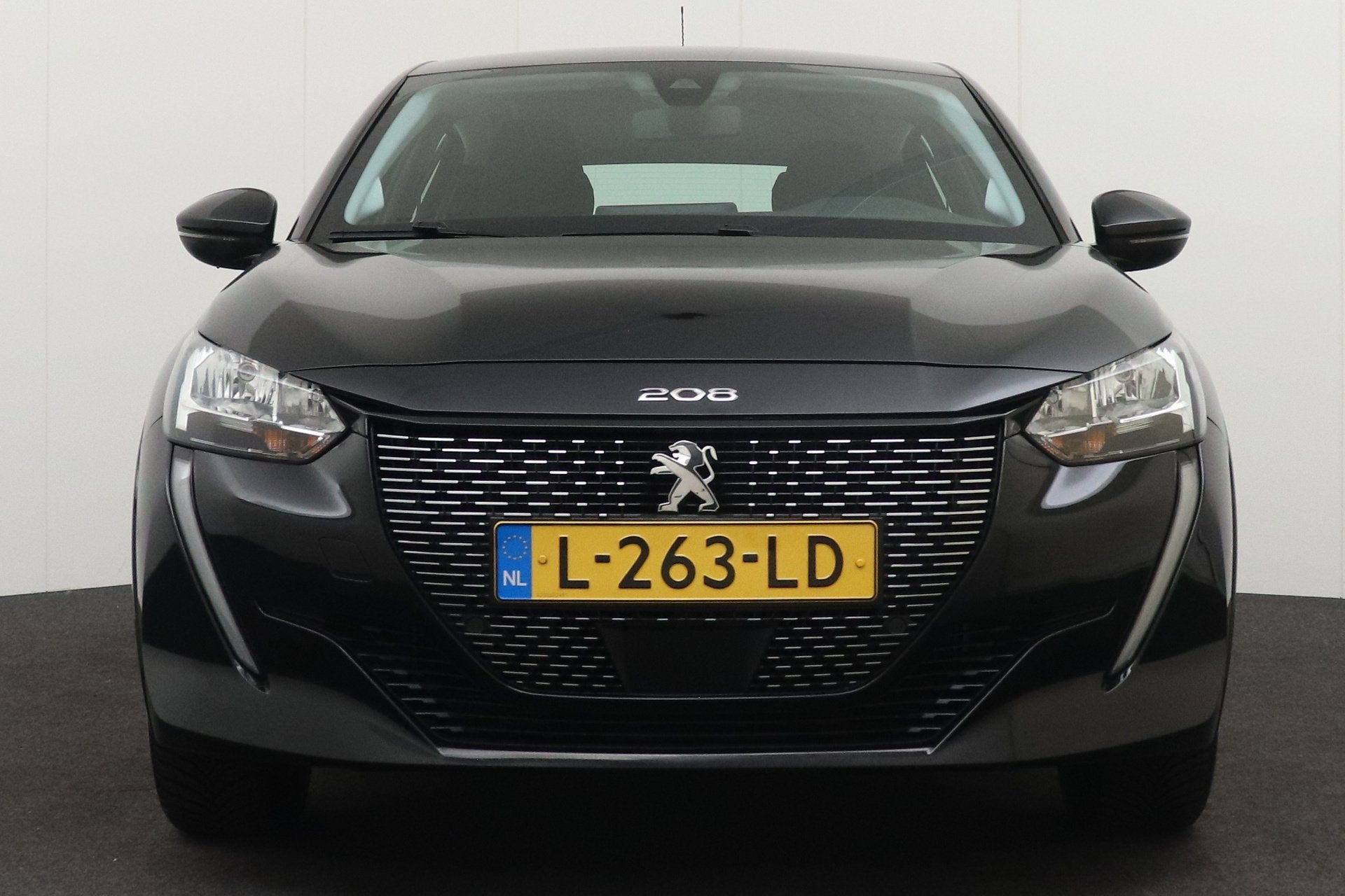 Peugeot e-208 EV Active 50 kWh Carplay Navi Cruise, Auto's, Peugeot, Dealer onderhouden, Gebruikt, Zwart, Zwart