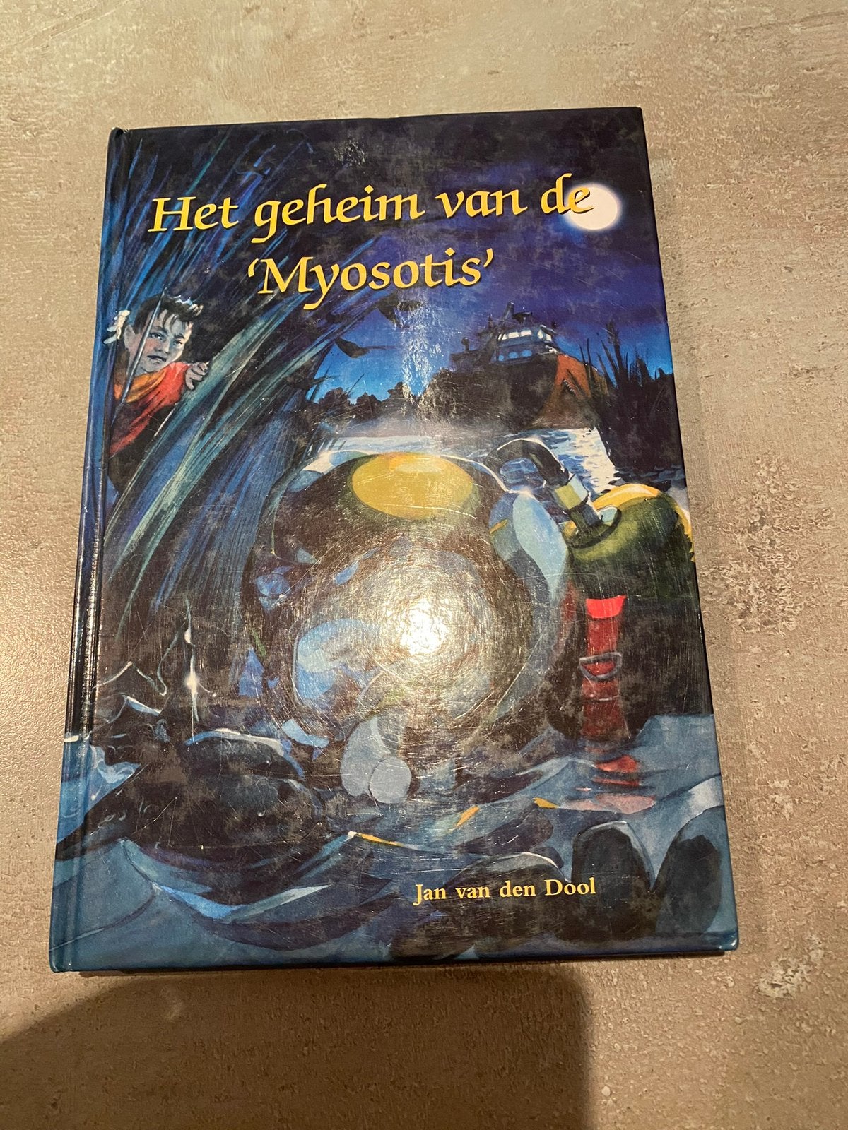 J. van den Dool - Het geheim van de Myosotis, Boeken, Ophalen of Verzenden, Zo goed als nieuw, J. van den Dool
