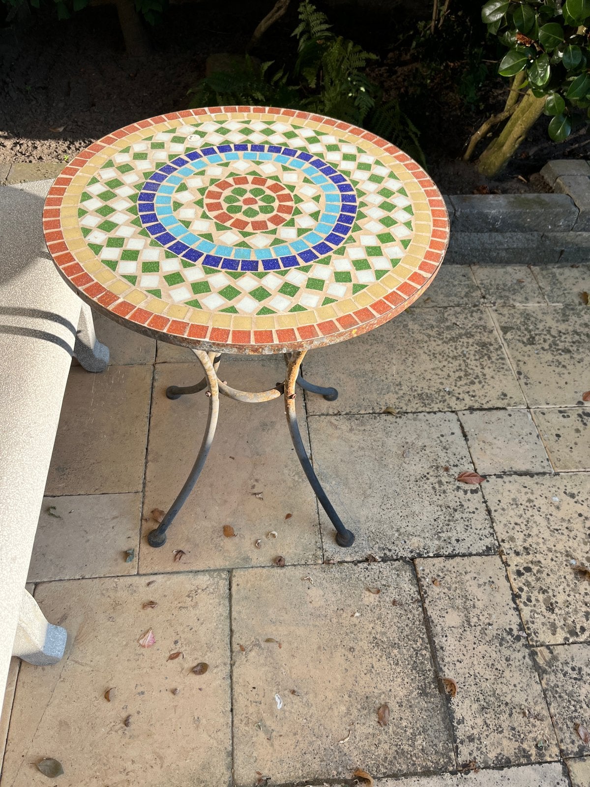 Mozaiek tuin tafeltje, Ophalen, Gebruikt, 2 zitplaatsen