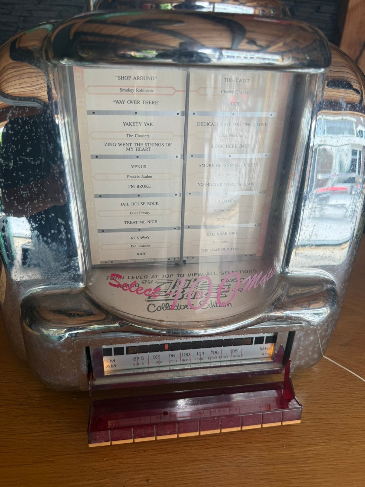 Leuk oud  klein jubox radio en cassette, Ophalen, Gebruikt, 1970 tot heden, Overige merken