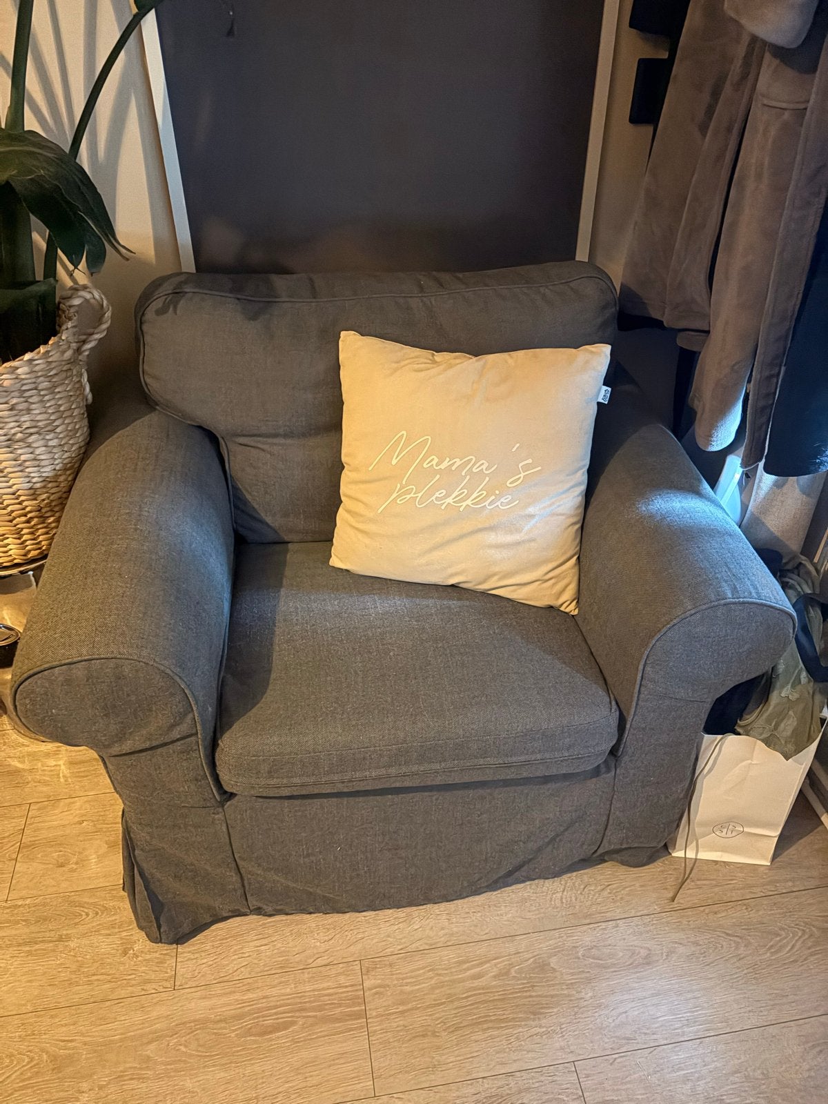 Comfortabele grijze fauteuil / voedingsstoel  - IKEA EKTORP, Ophalen, Zo goed als nieuw, Eén, Stof