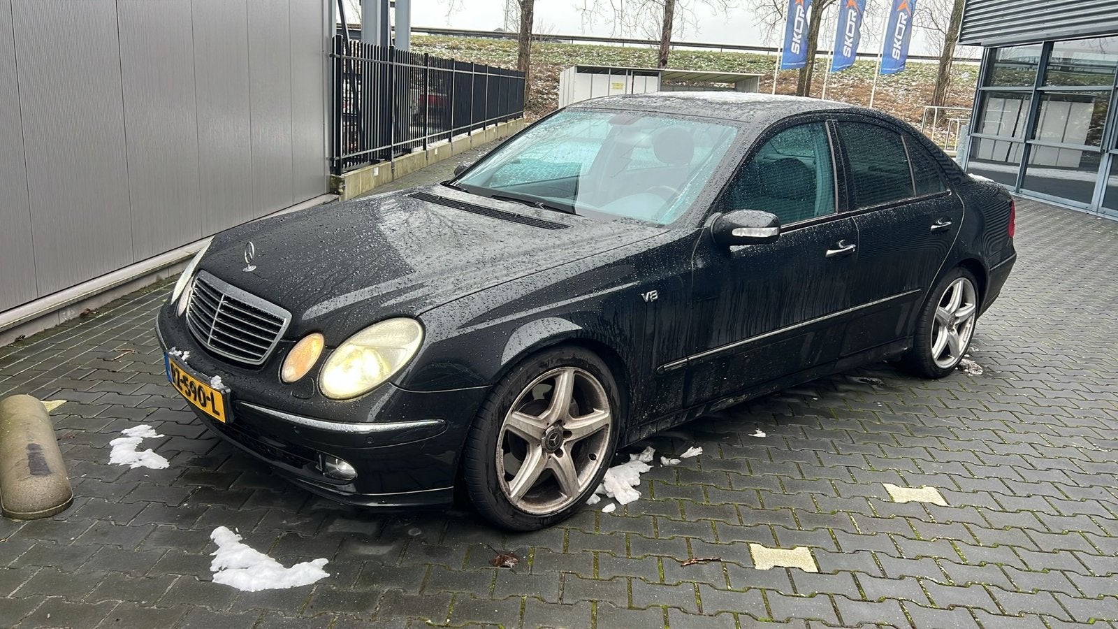 Mercedes-Benz E-Klasse 5.0 E500 Sedan AUT 2004 Zwart, Auto's, Mercedes-Benz, Automaat, Achterwielaandrijving, 8 cilinders, Zwart