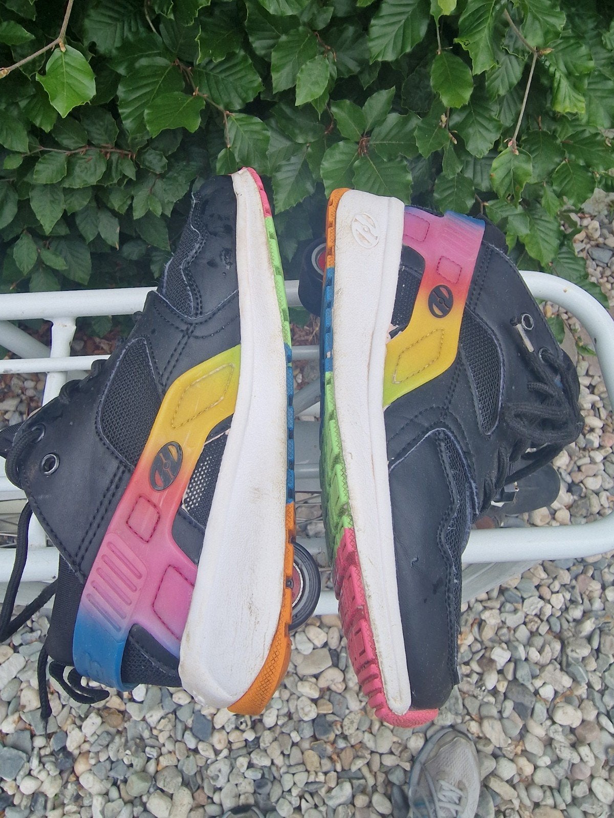 Heelys rolschoenen maat 35 - Zwart met kleurrijke accenten, Kinderen en Baby's, Speelgoed | Buiten | Rolschaatsen, Ophalen of Verzenden