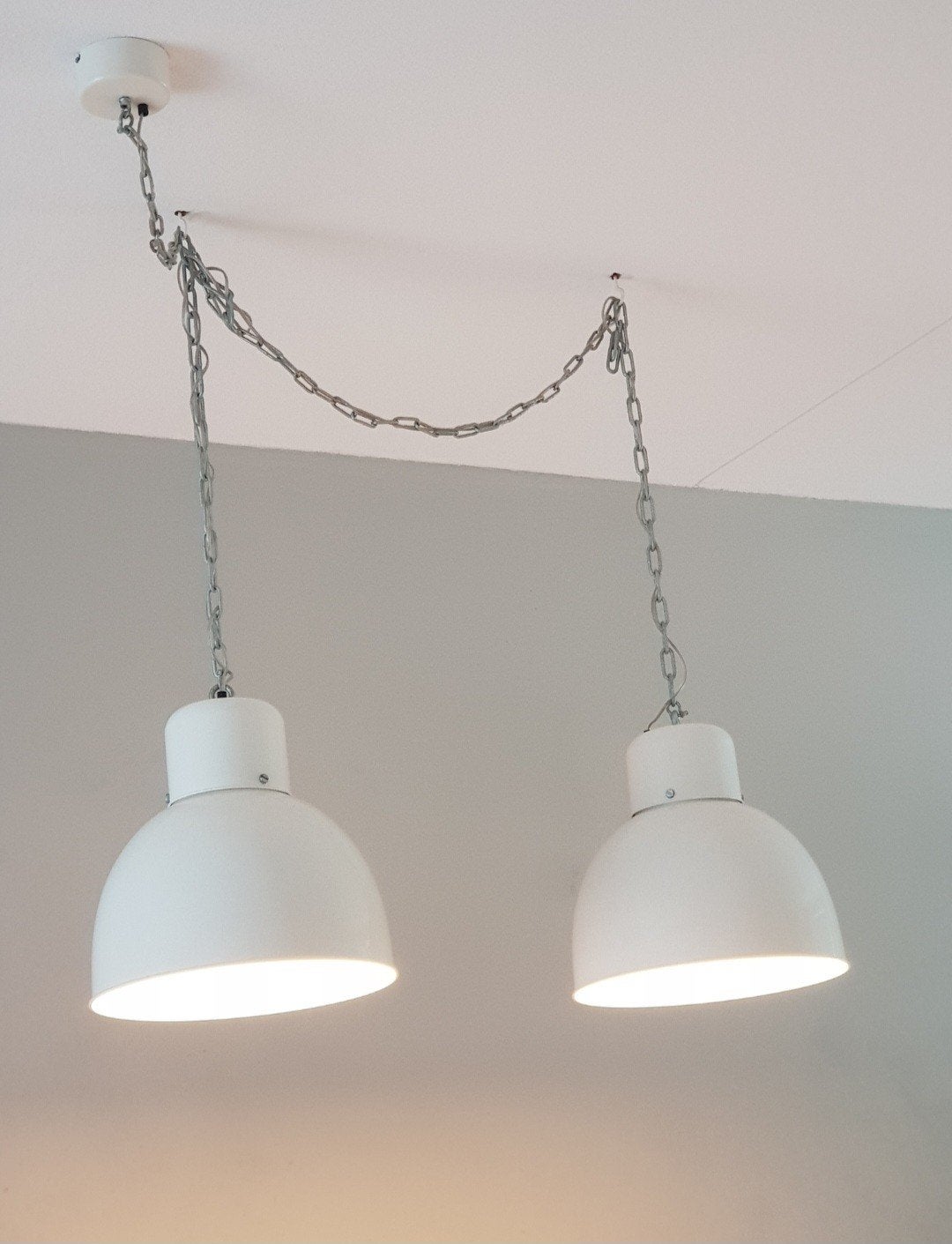 Set van 2 VT Wonen hanglampen - wit, industrieel design, Ophalen, Gebruikt, E27 (groot), Metaal