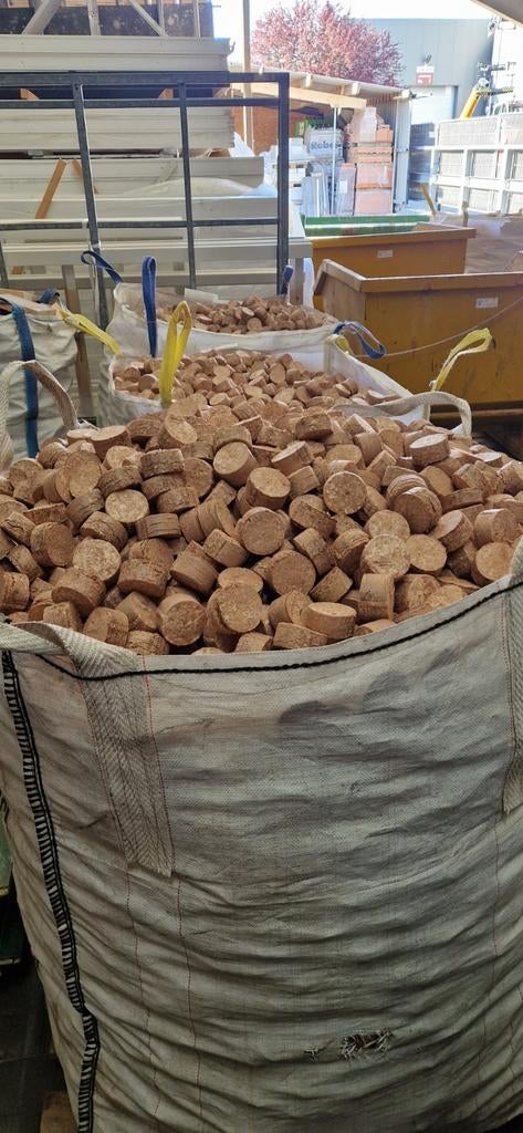 Hout briketten voor kachel of openhaard, Tuin en Terras, Haardhout, Minder dan 3 m³, Ophalen, Overige houtsoorten, Blokken
