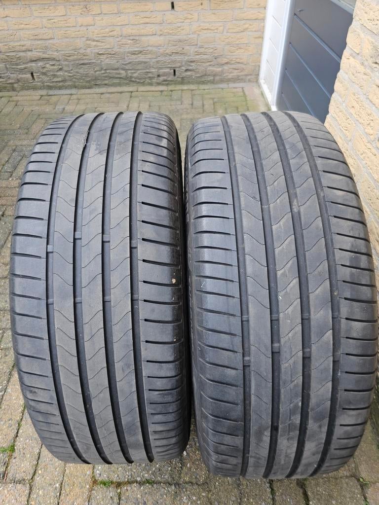 2x Bridgestone zomerbanden 235/45 R20, Auto-onderdelen, Banden en Velgen, Ophalen, Gebruikt, 235 mm, Band(en)
