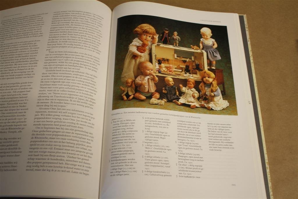 Een leven lang spelen. Verzamelen antieke poppen. Boek., Verzamelen, Gebruikt, N.v.t., N.v.t., Ophalen of Verzenden