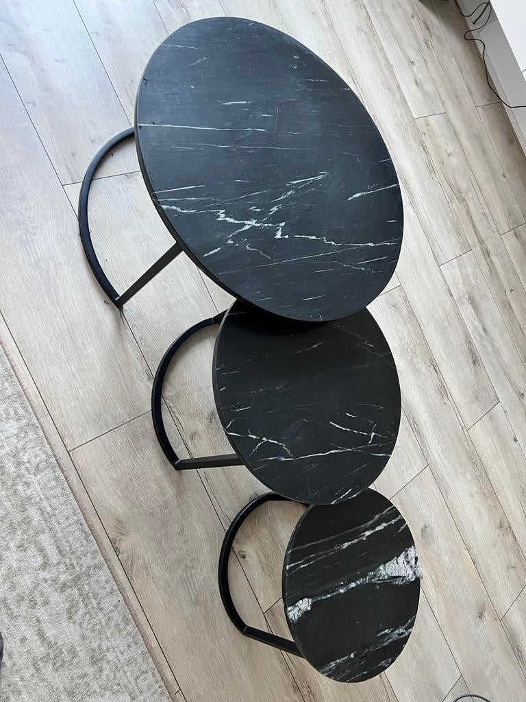 Set van 3 salontafels van marmer met witte aders., Huis en Inrichting, Tafels | Bijzettafels, Gebruikt, Metaal of Aluminium, Rond
