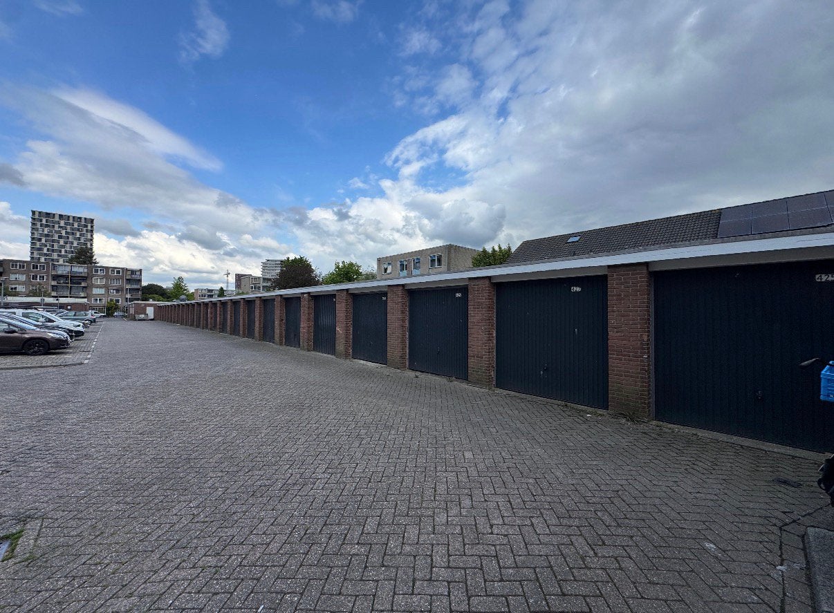 Garagebox te huur – Marco Pololaan, Utrecht Kanaleneiland, Huizen en Kamers, Utrecht