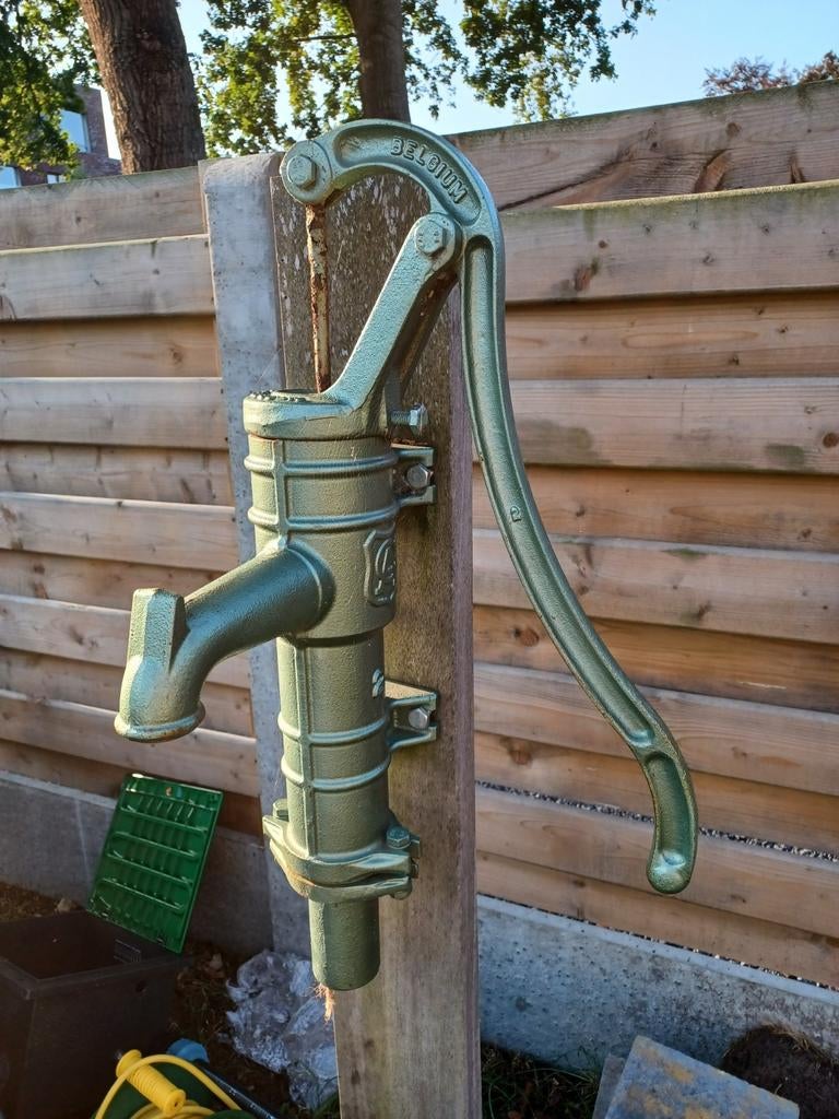 Authentieke gietijzeren handwaterpomp 'BELGIUM', Tuin en Terras, Waterpompen, Gebruikt, Handmatig, Overige typen, Ophalen