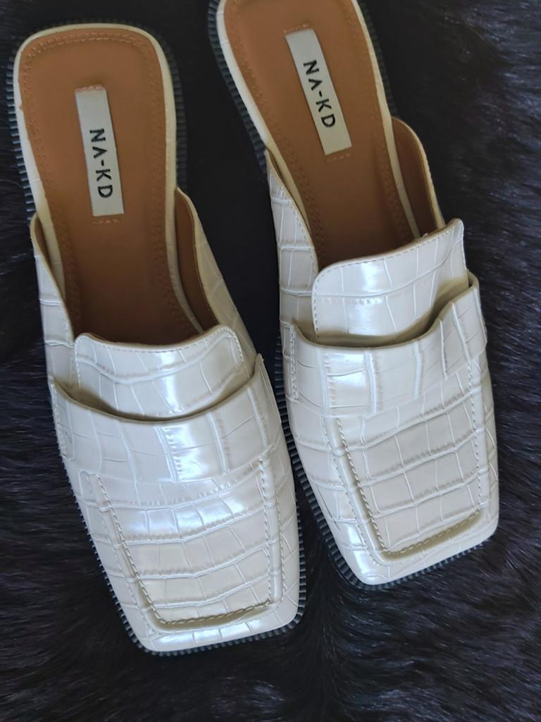 Sandal, Ophalen of Verzenden, Zo goed als nieuw, Wit, Sneakers of Gympen