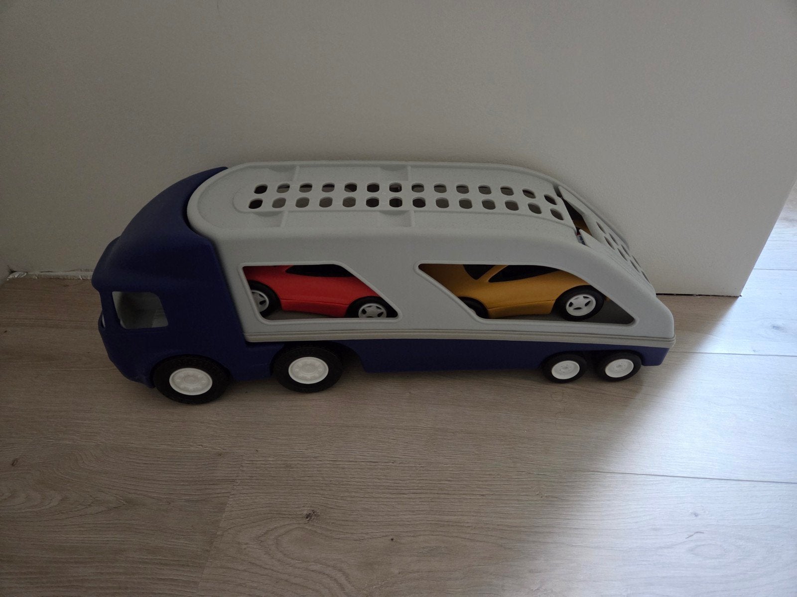 Little Tikes Vrachtwagen met 2 Auto's, Ophalen, Gebruikt