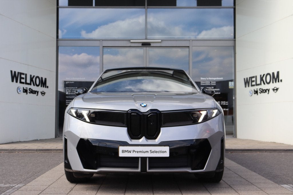 BMW iX3 50 xDrive M Sport / Trekhaak / Panoramadak / M Sport, Auto's, BMW, Gebruikt, Zwart, 2260 kg, Stoelverwarming