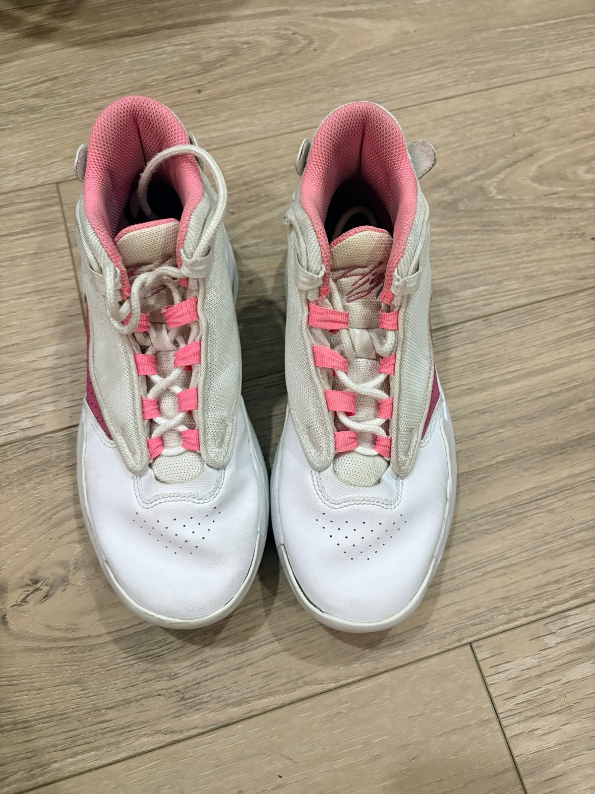 Jordan basketbalschoenen wit/roze, maat 37.5, Ophalen, Gebruikt, Meisje, Sportschoenen