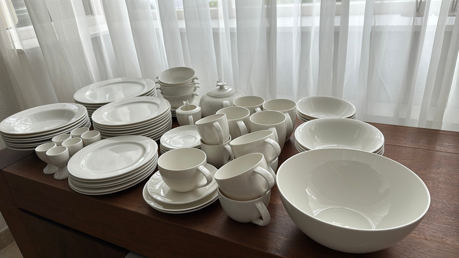 Uitgebreid Vroom & Dreesmann Fine China servies, Ophalen, Overige merken, Zo goed als nieuw, Modern