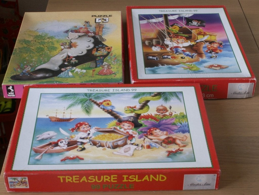 3 kinderpuzzels 2x 99 stukjes +1x 63 stukjes Treasure Island, Ophalen of Verzenden, Meer dan 50 stukjes, Zo goed als nieuw, 6 jaar of ouder