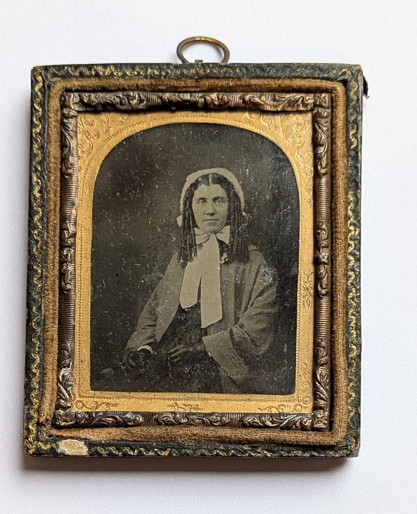 Antieke Ambrotype Ambrotypie Dame met Pijpenkrullen 1855, Ophalen of Verzenden, Voor 1940, Gebruikt, Foto
