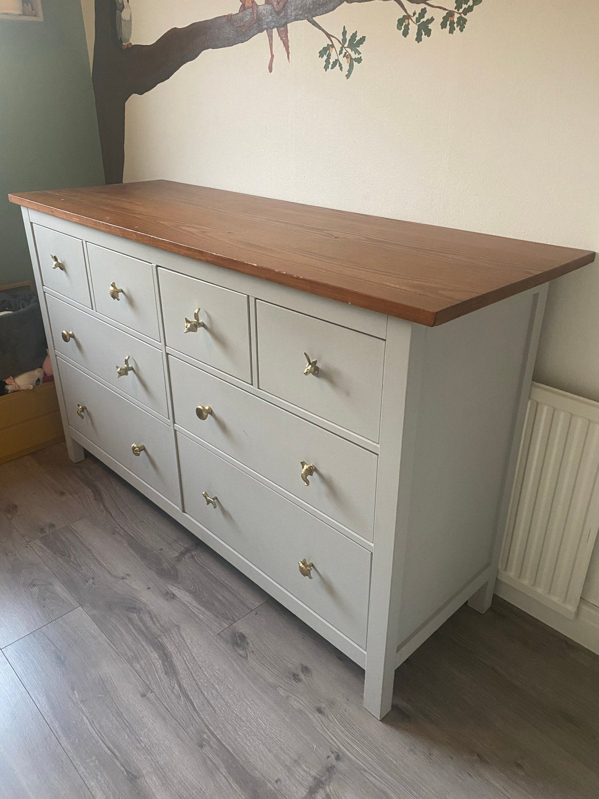Opgeknapte IKEA Hemnes commode/kast - zachtgrijs met gouden, Ophalen, 50 tot 70 cm, 100 cm of meer, Zo goed als nieuw