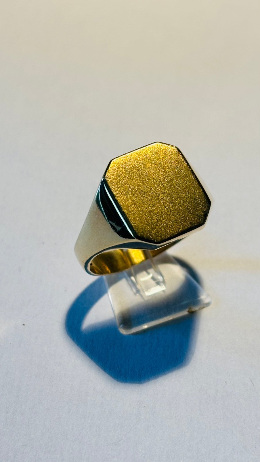 Massief gouden zegelring gratis verzending., 20 of groter, Verzenden, Heer, Nieuw