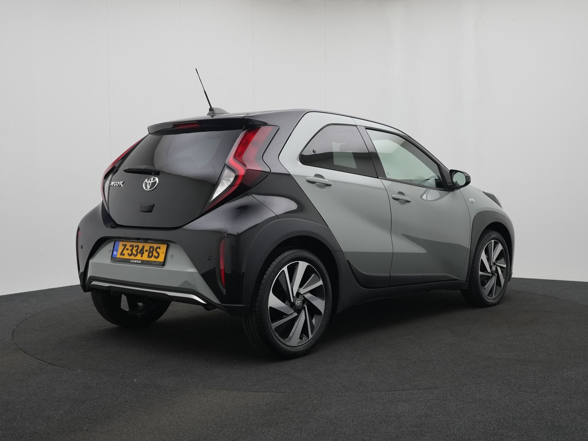 Toyota Aygo X 1.0 VVT-i MT Envy Navigatie | Carplay | Climat, 12 maanden, Automatische klimaatregeling, Gebruikt, 4 stoelen