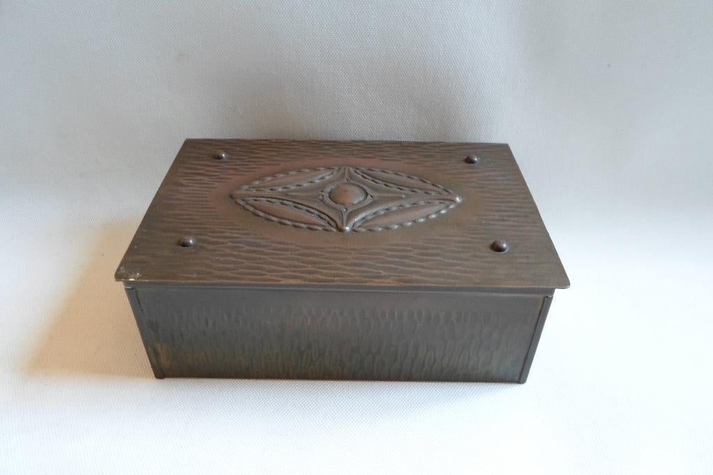 Wumak Gehamerd Art Deco Doos, Antiek en Kunst, Ophalen of Verzenden