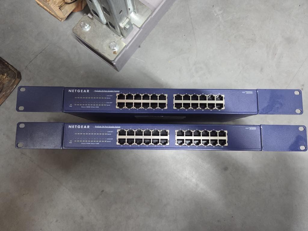 2x Unmanaged switch Netgear JGS524 v2, Computers en Software, Ophalen of Verzenden, Zo goed als nieuw