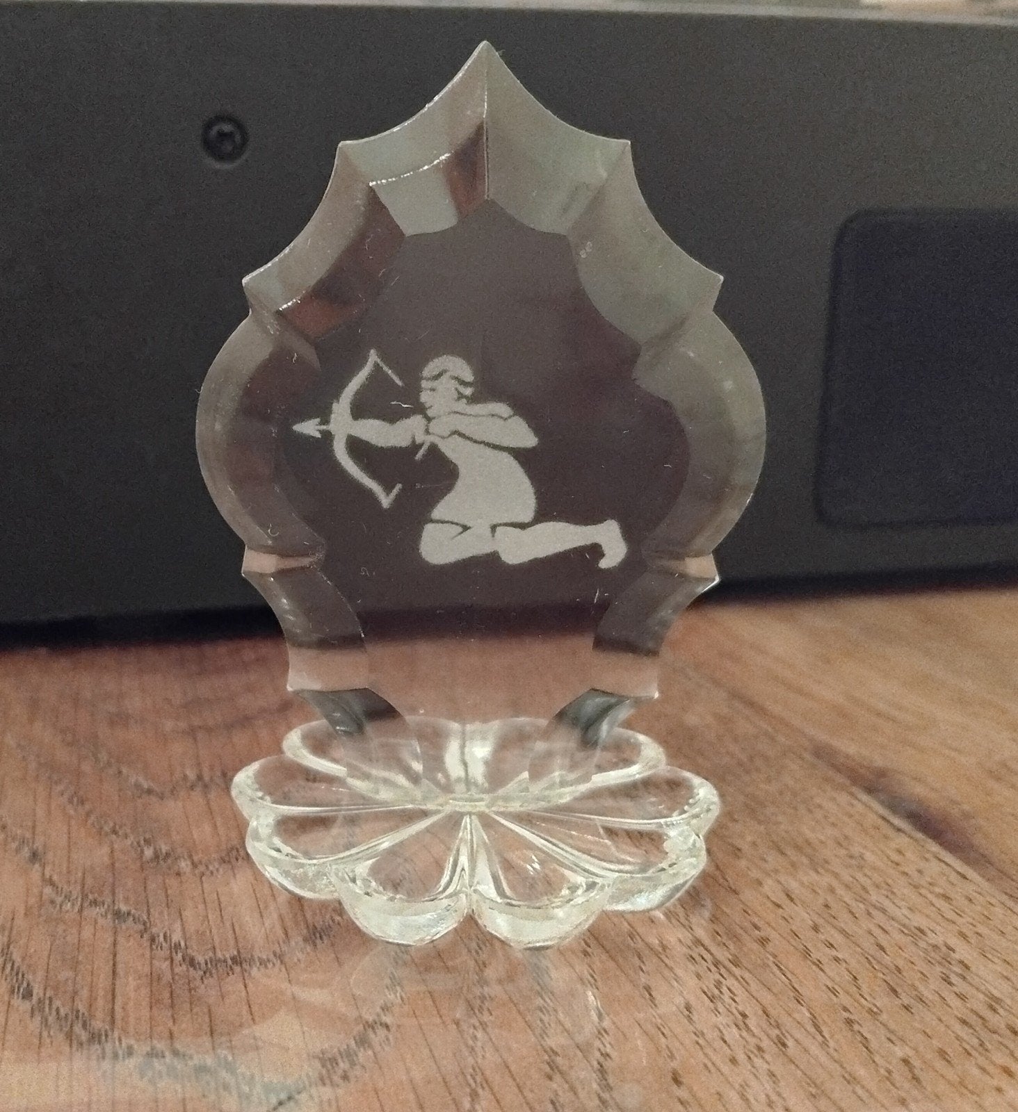 Glazen beeldje Boogschutter sterrenbeeld., Ophalen, Zo goed als nieuw, Glas, Modern