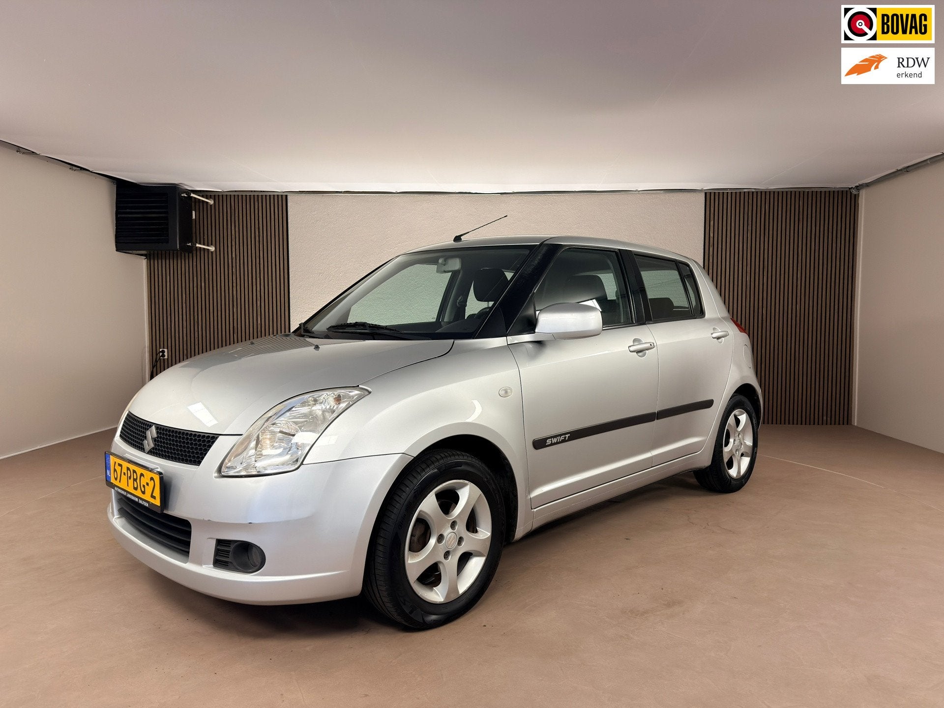 Suzuki Swift 1.3 GLS Automaat, Airco, Centrale vergrendeling, Stof, Zwart, 400 kg, Swift