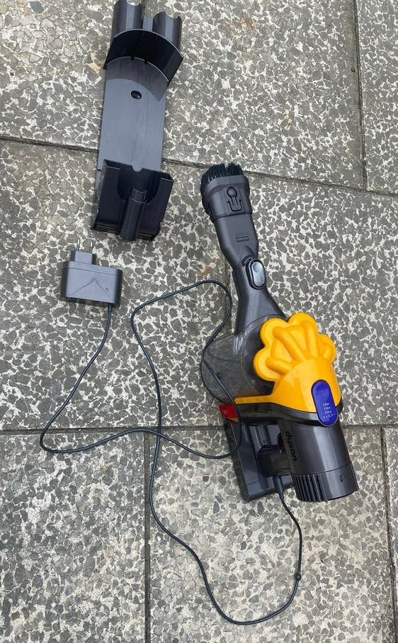 Dyson DC30 stofzuiger (hapert bij gebruik), Witgoed en Apparatuur, Stofzuigers, Ophalen, Gebruikt, Draadloos, Dyson
