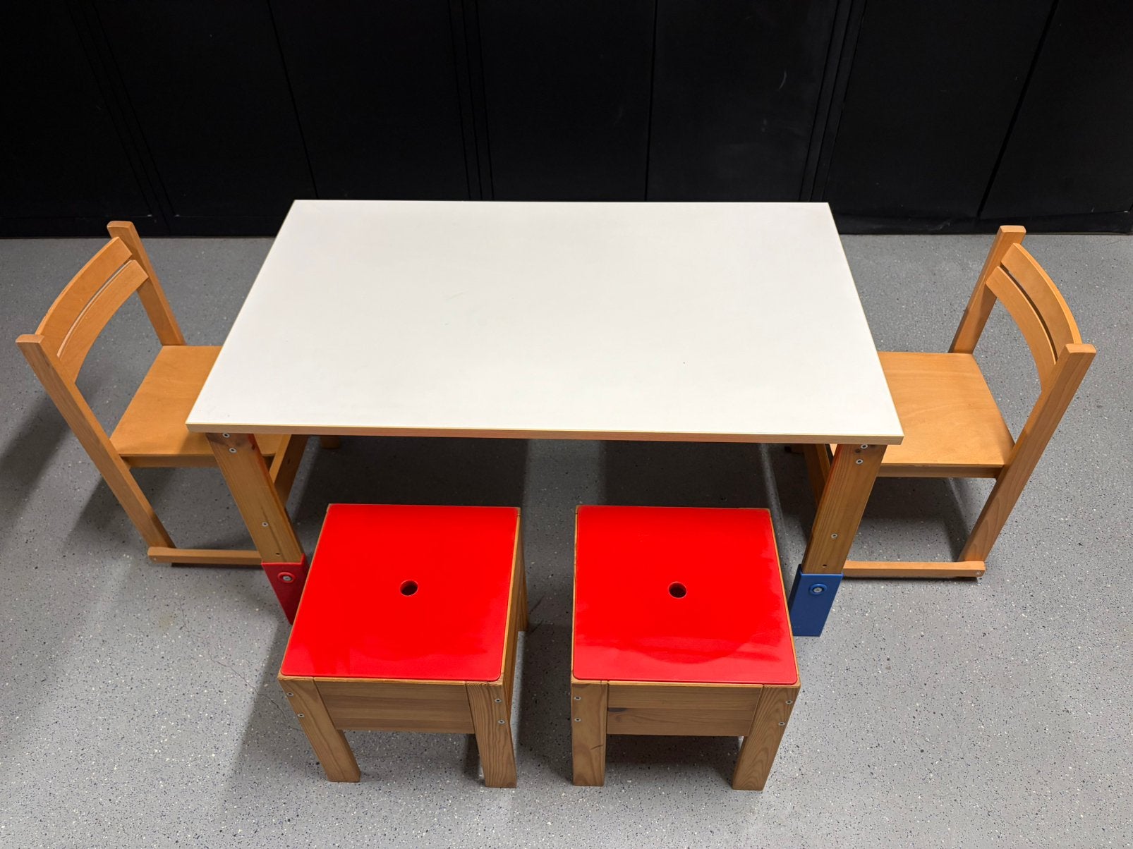 Verstelbare kindertafel met 4 stoelen, Tuin en Terras, Ophalen, Zo goed als nieuw, Rechthoekig, Hout