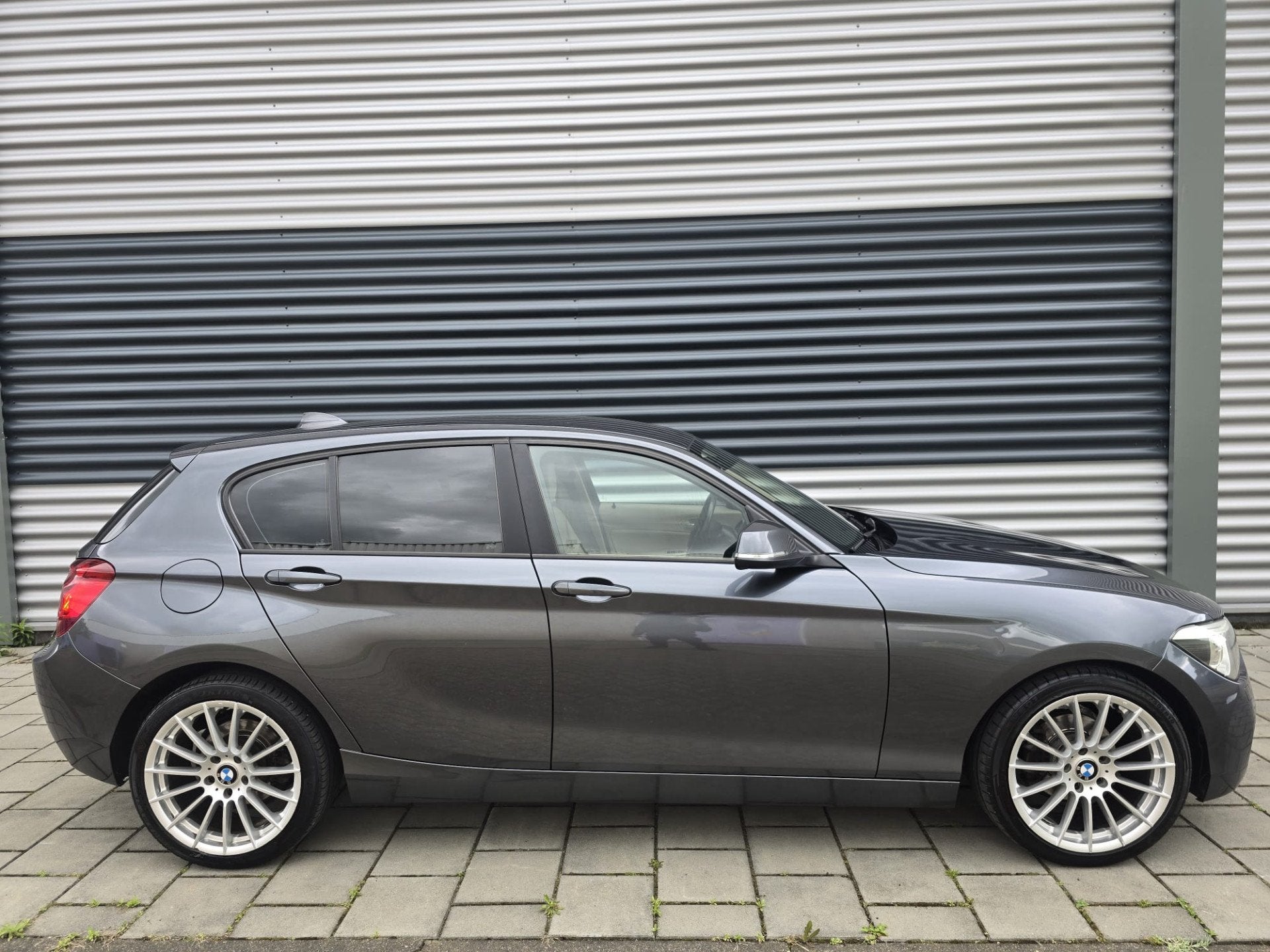 BMW 1-serie 116i Business+ Automaat ,Climatronic, leder zeer, Auto's, Euro 5, Gebruikt, Beige, 4 cilinders