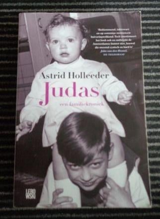 Judas een familiekroniek - Astrid Holleeder - biografie, Ophalen of Verzenden, Zo goed als nieuw, Film, Tv en Media, Astrid Holleeder