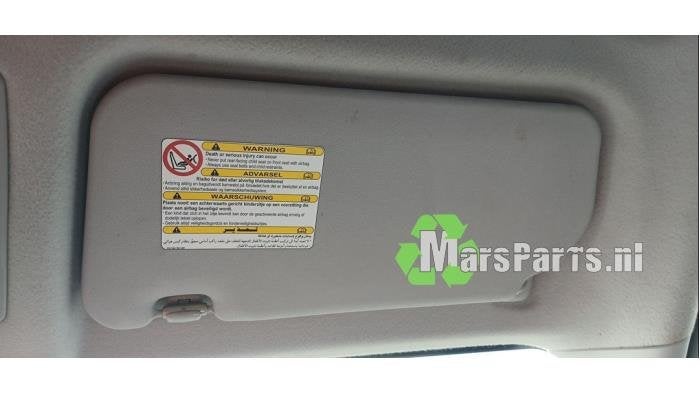 Zonneklep van een Mazda 5