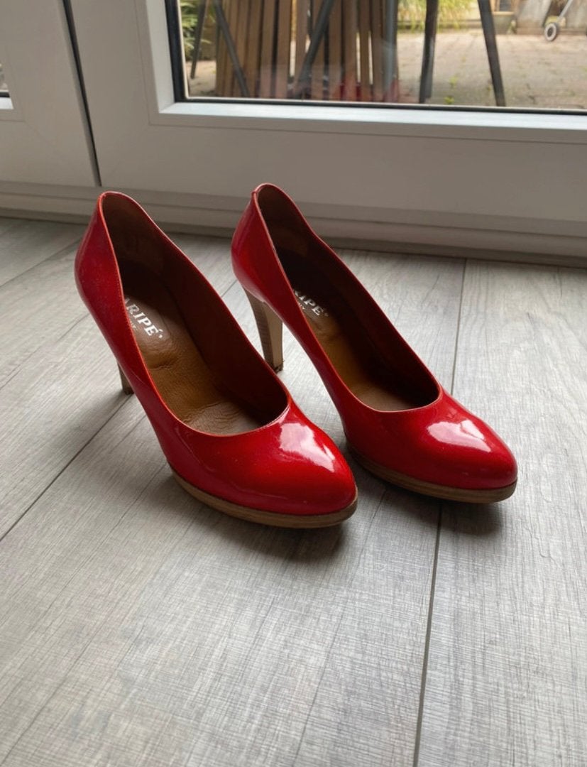 Maripe rode lak pump maat 40., Pumps, Ophalen of Verzenden, Gedragen, Rood