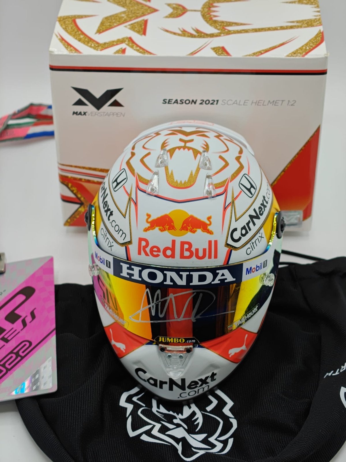 Max Verstappen gesigneerde 1/2 helm 2021 Championship Livery, Verzamelen, Automerken, Motoren en Formule 1, Verzenden, Zo goed als nieuw
