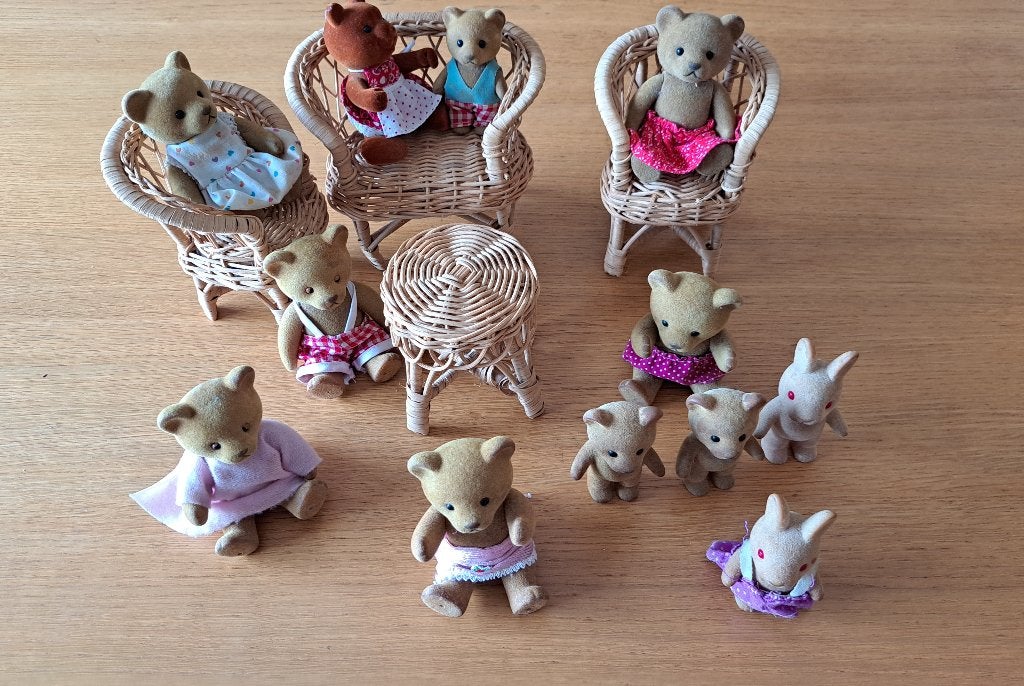 Berenfamilie met rieten meubeltjes, Ophalen, Zo goed als nieuw, Overige typen