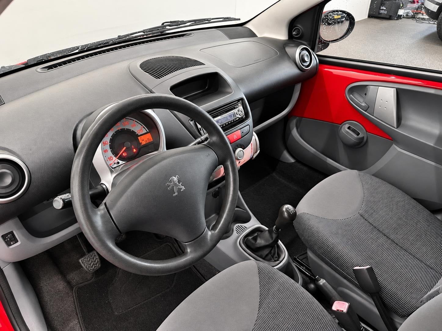 Peugeot 107 1.0-12V XS Airco 5-DRS Centrale vergrendeling El, Auto's, Voorwielaandrijving, Stof, Gebruikt, 4 stoelen
