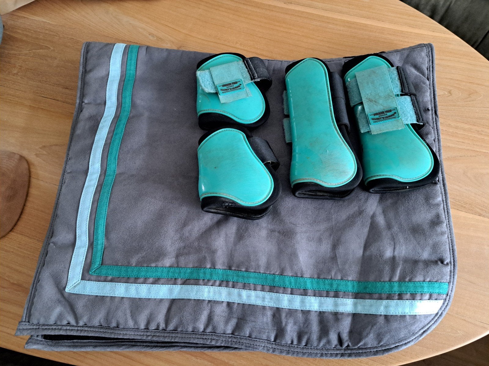 Sjabrak evt. met bijpassende set peesbeschermers, Full (L), Dressuurdekje, QHP, Ophalen of Verzenden