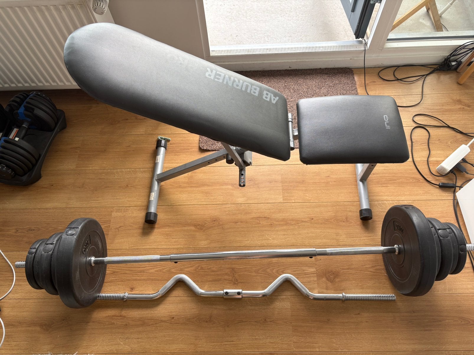 bench + barbell met losse gewichten en 2 dumbells, Sport en Fitness, Fitnessmaterialen, Ophalen, Gebruikt, Fitnessbank