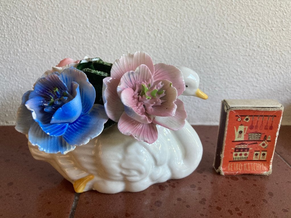 Pronkend zwemmend kitsch zwaantje met kleurige bloemetjes, Ophalen of Verzenden, Gebruikt, Dier