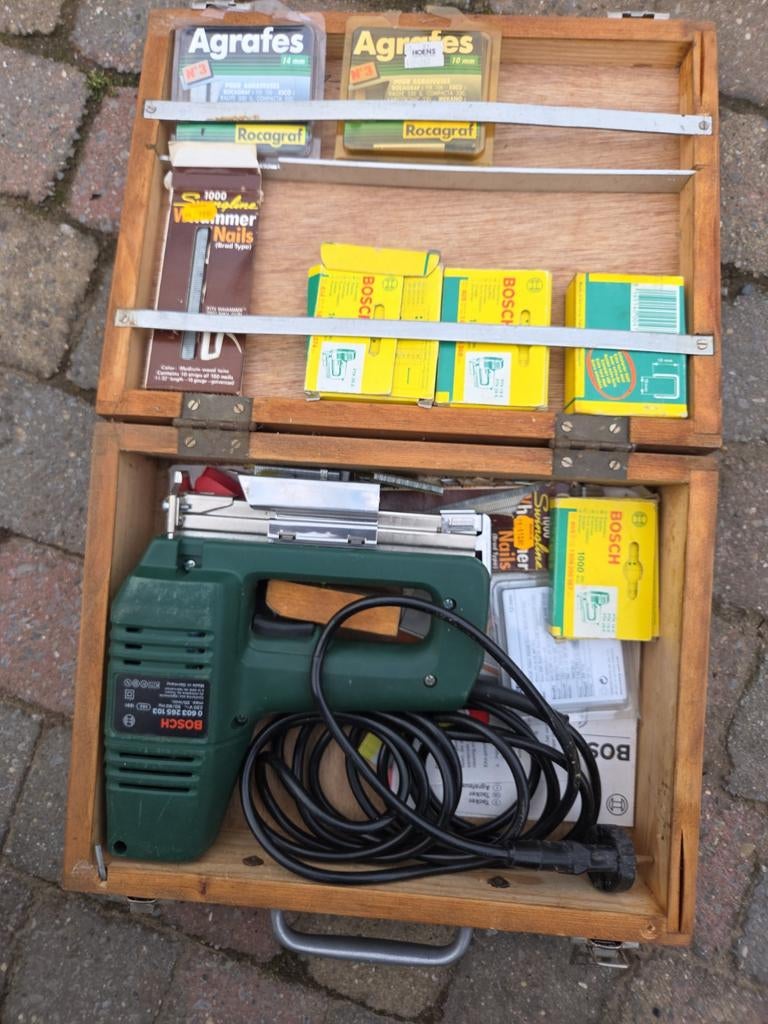 Bosch elektrische tacker / nietmachine set in houten kist, Ophalen, Gebruikt