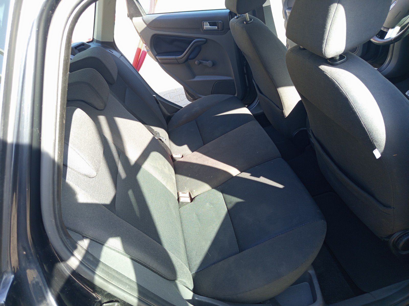 Foto 9 van Ford Focus 1.6 74KW Wagon 2005 Zwart