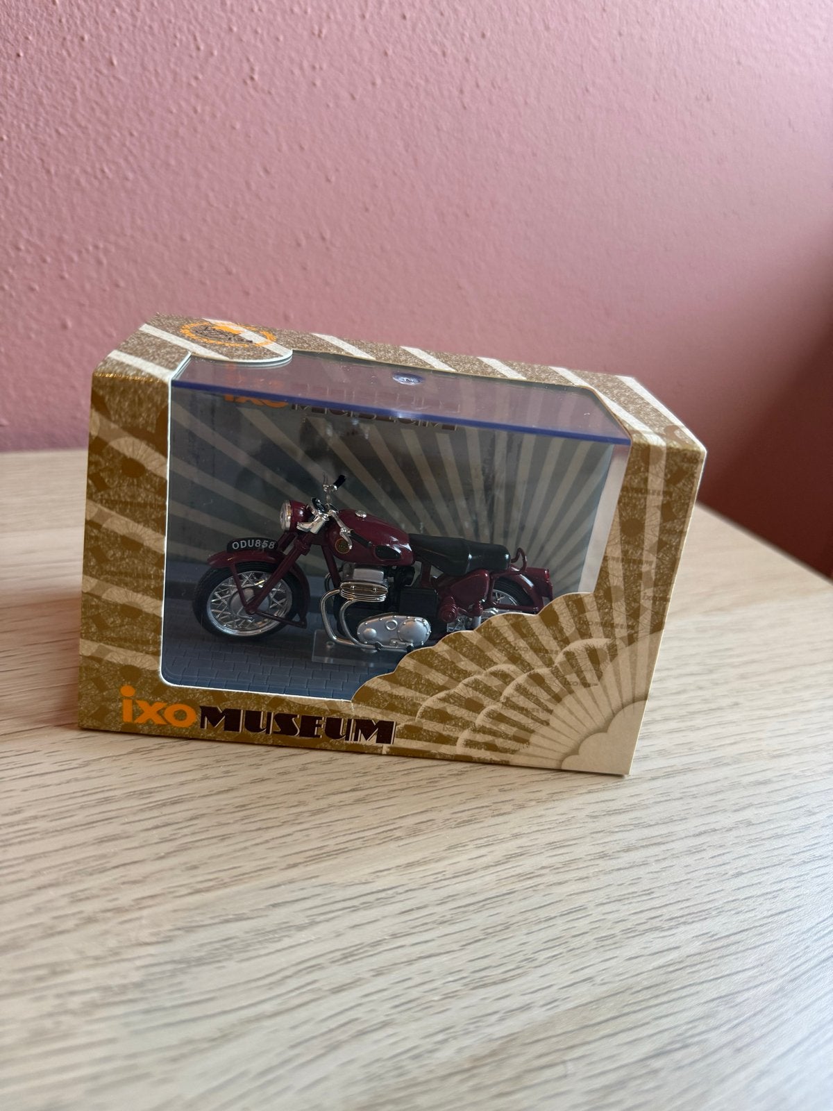 Ariel Square Four 1956 schaalmodel motor, Ophalen of Verzenden, Nieuw, Overige merken