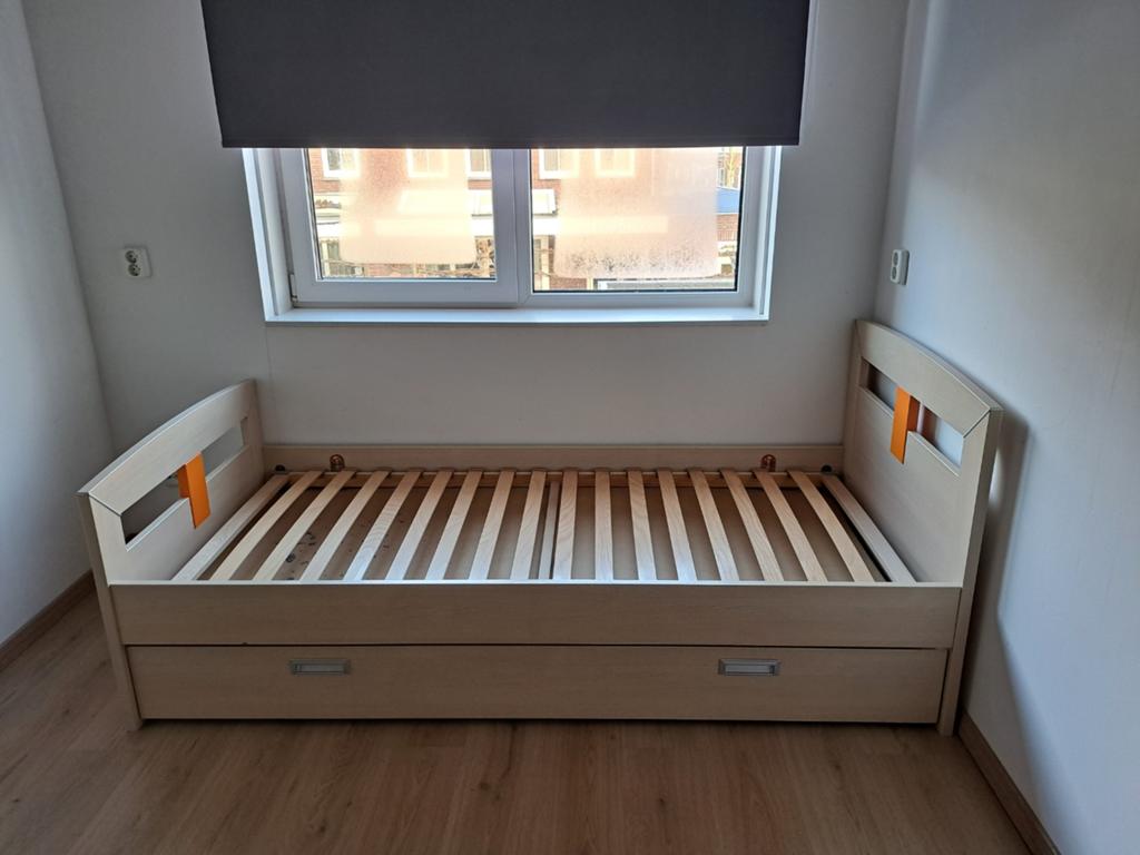 1 persoons bed, Kinderen en Baby's, Ophalen, 85 tot 100 cm, Gebruikt, Lattenbodem