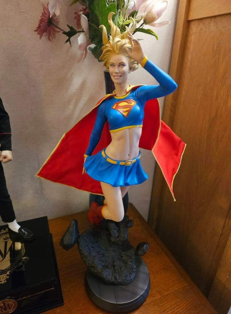 ✅ supergirl premium format sideshow 1:4, Ophalen, Zo goed als nieuw, Mens