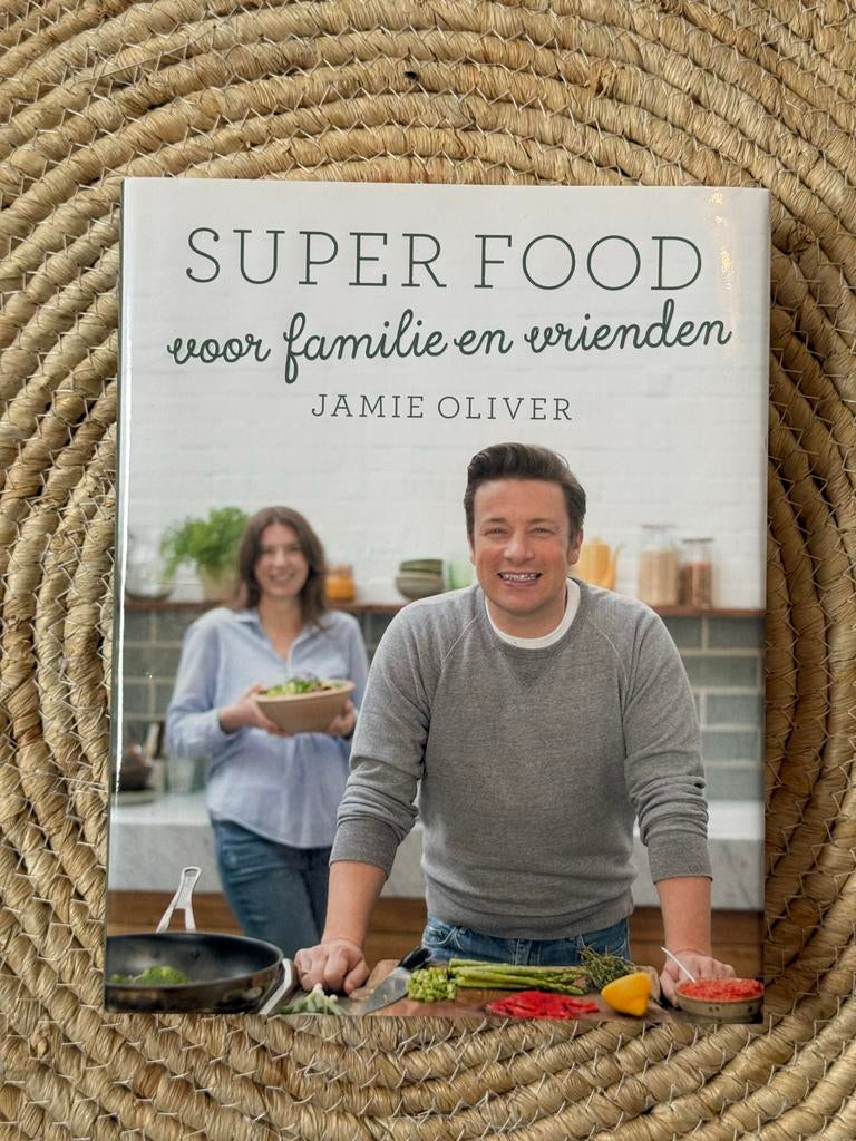 Jamie Oliver Super Food voor familie en vrienden, Hoofdgerechten, Ophalen of Verzenden, Zo goed als nieuw, Gezond koken