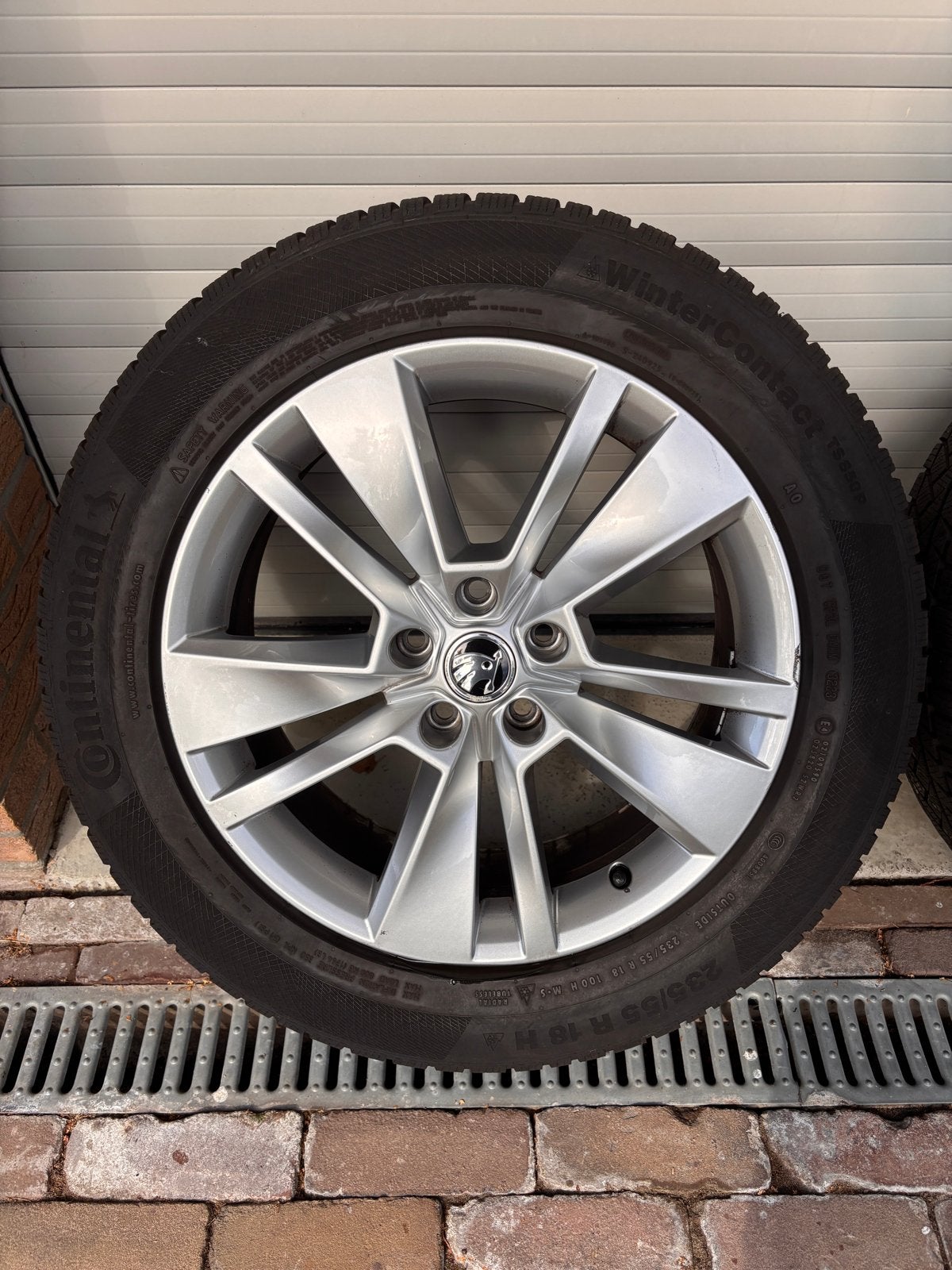 Skoda/Volkswagen/Audi 18 inch winterbanden, 18 inch, Gebruikt, Banden en Velgen, 235 mm