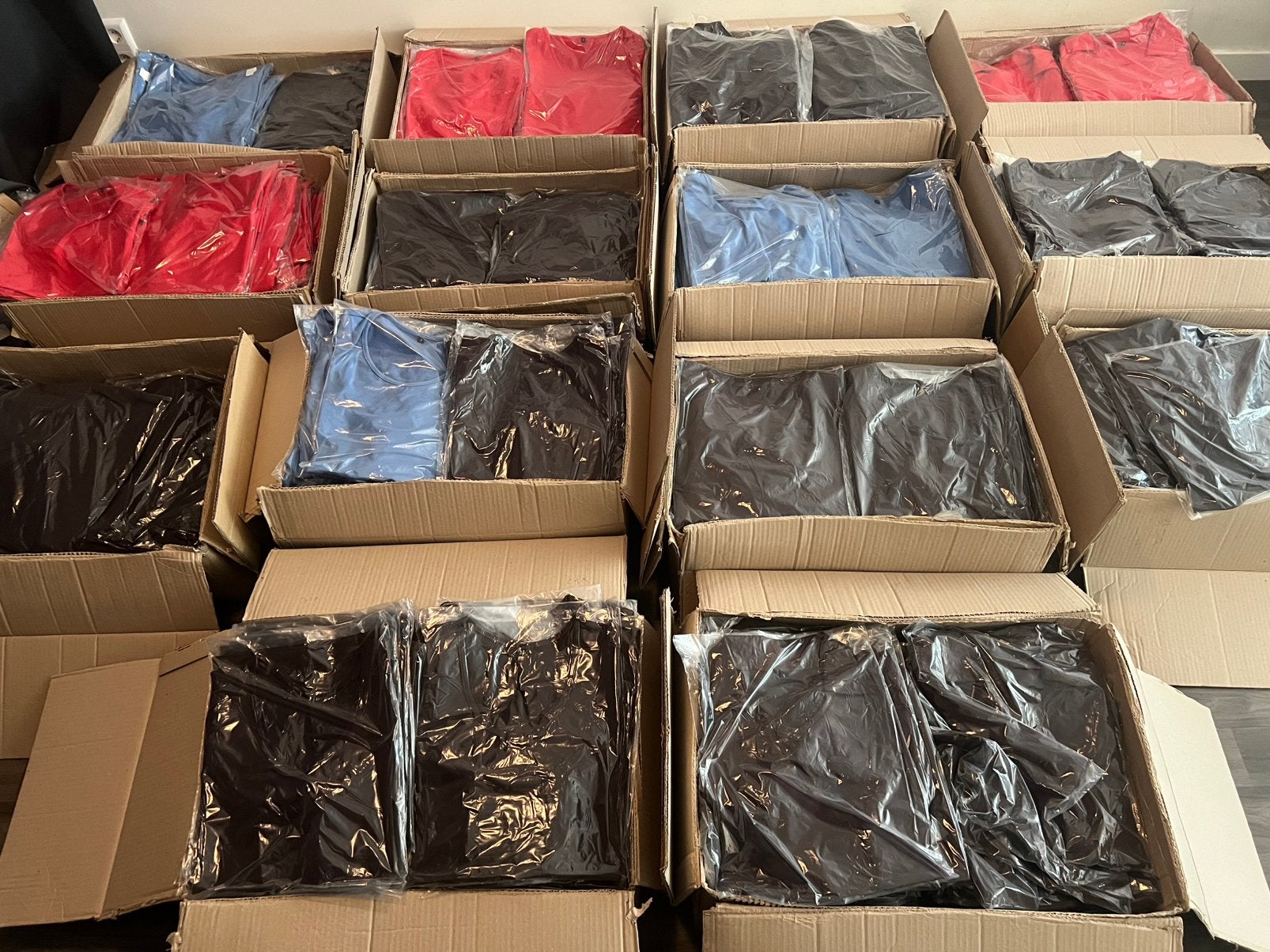 partij handel sport kleding nieuw 850 stuks, Ophalen, Nieuw
