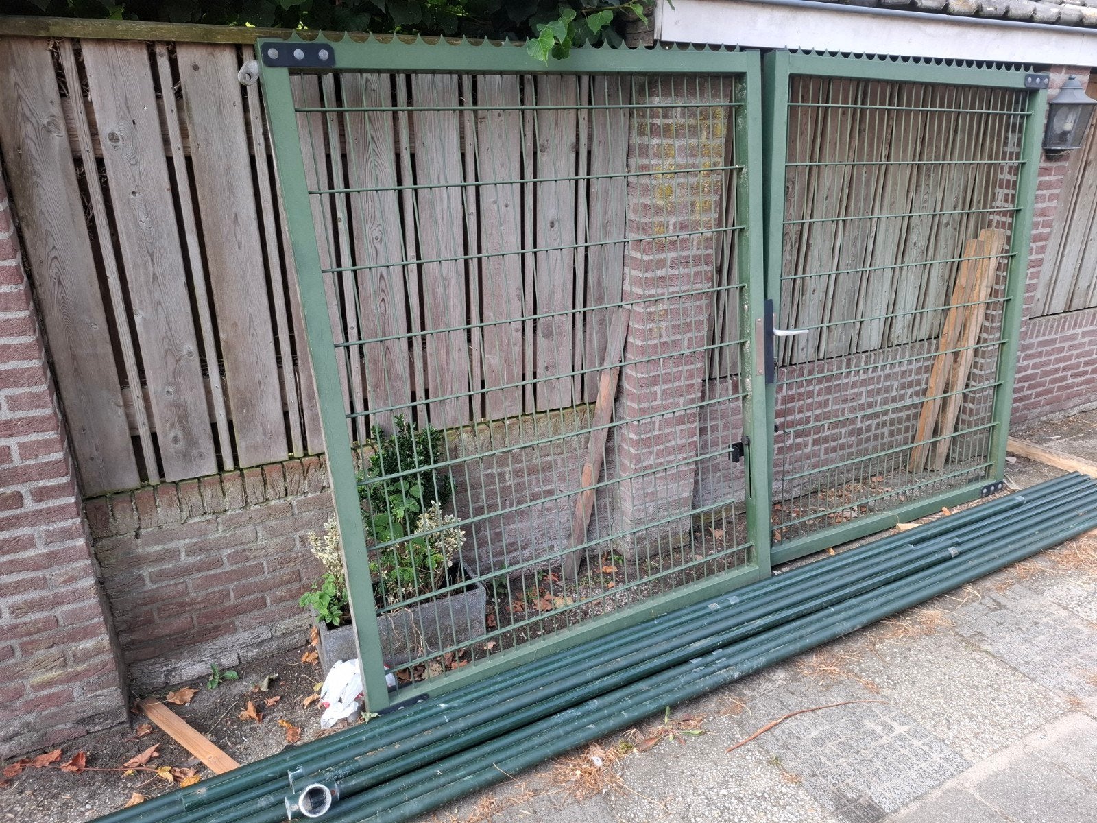 dubbele draaipoort, Ophalen, Met poort, Gebruikt, Dubbelstaafmat hekwerk